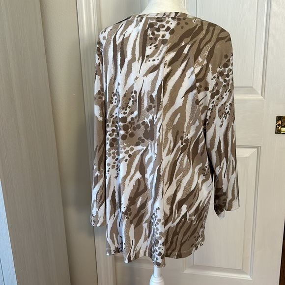 Chicos NWT Zebra Print Brown/White/Tan Long Sleeve Long T-Shirt Size 3 - Picture 3 of 5